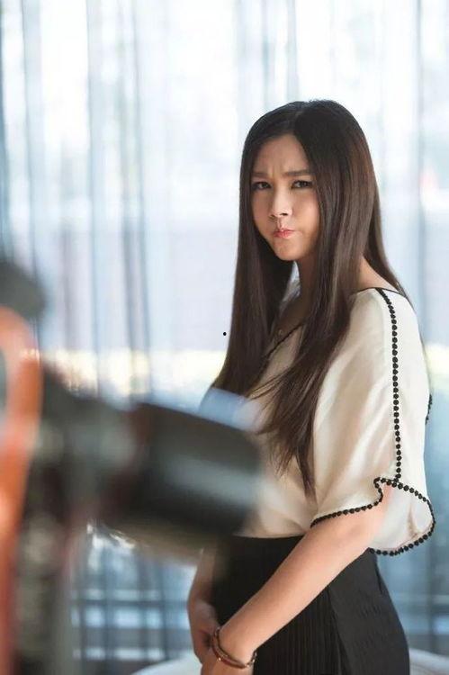 黄头发吃瓜直播,揭秘网红幕后生活