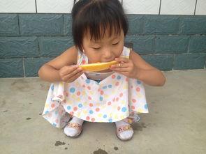 小孩拍摄吃瓜,小拍客镜头下的瓜果盛宴