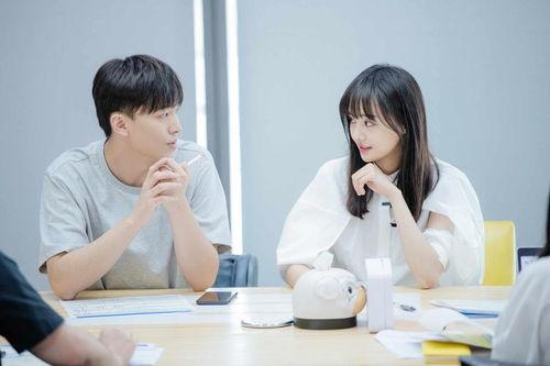 在恋爱节目吃瓜,揭秘明星情侣的甜蜜瞬间