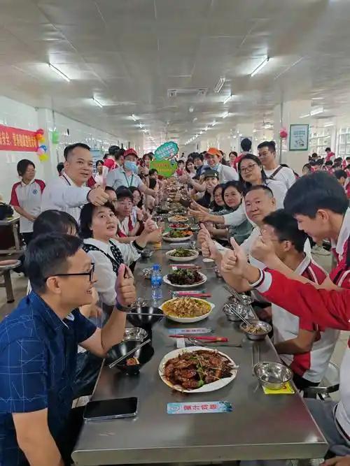 食堂老师吃瓜视频