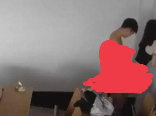 大学教室里吃瓜,零食时光里的欢乐与学习